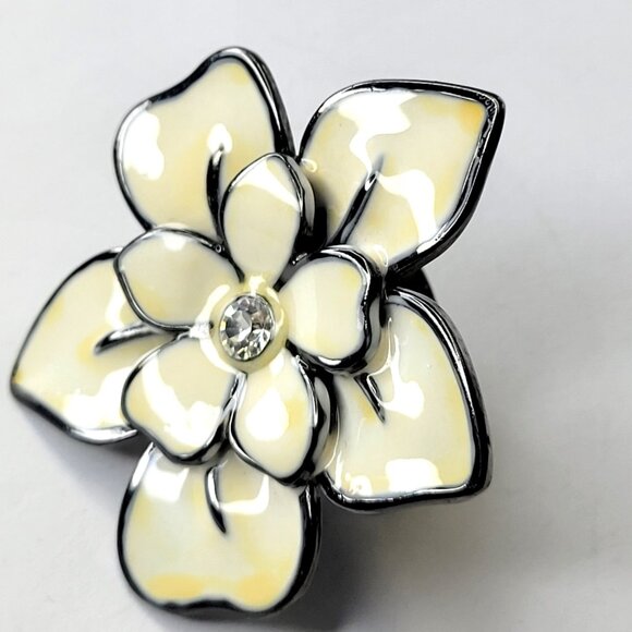 Statement Flower Stretch Ring, White Flower Enamel Adjustable Ring, Floral Ring - Picture 5 of 9
